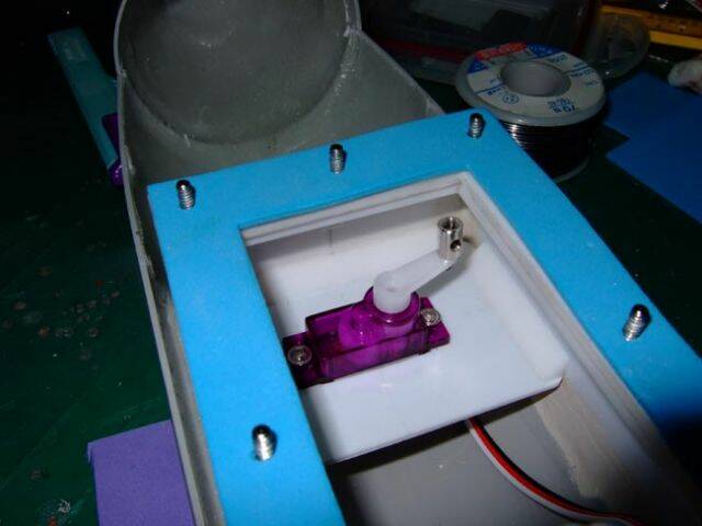 艦首潛降舵的伺服機